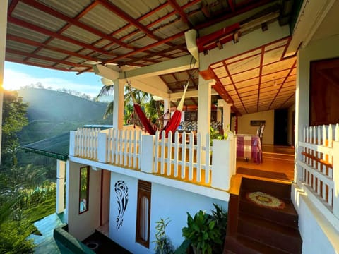 Property building, Day, Garden, View (from property/room), Balcony/Terrace, Garden view, Mountain view