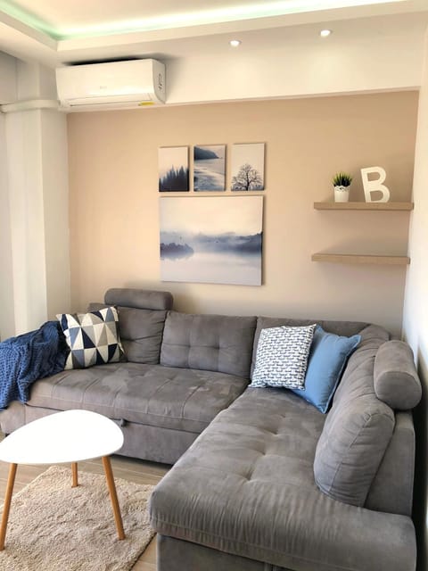 Living room, Seating area, bunk bed