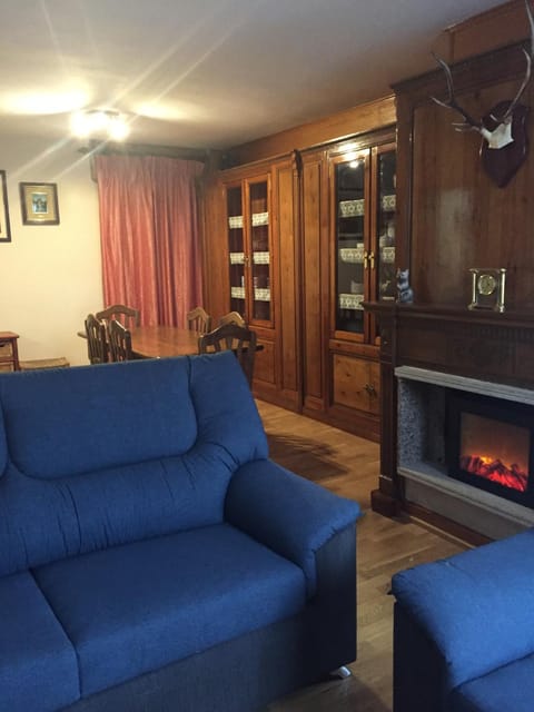 Communal lounge/ TV room, TV and multimedia, Living room, Seating area