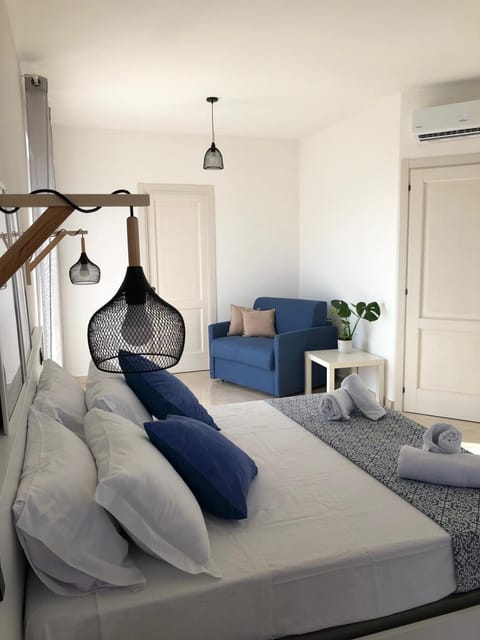 Bed, Photo of the whole room, Bedroom, air conditioner