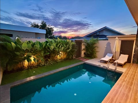 Garden, Balcony/Terrace, Swimming pool, sunbed