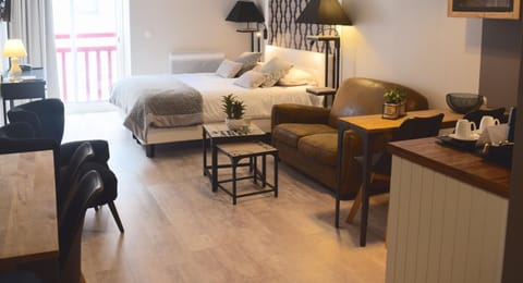 Bed, Living room, Photo of the whole room