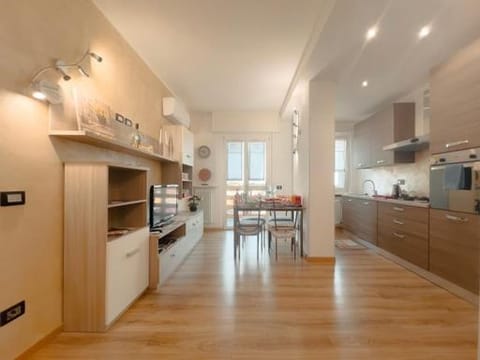 Kitchen or kitchenette, Dining area, dishwasher, oven, stove