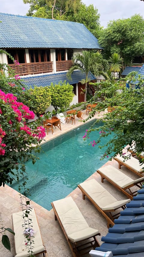 Property building, Garden, Pool view, Swimming pool