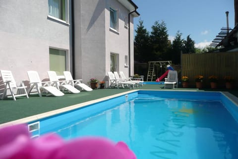 Property building, Day, Activities, Summer, Decorative detail, On site, Pool view, Area and facilities, Swimming pool