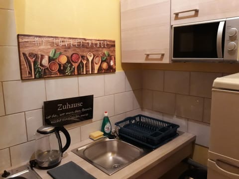 Kitchen or kitchenette, Communal kitchen