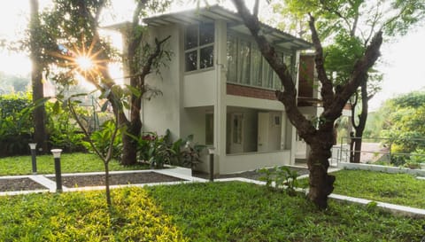 Facade/entrance, Garden