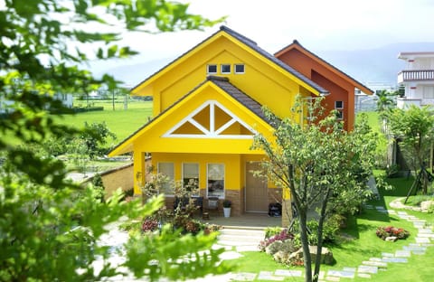 Property building, Facade/entrance, Day
