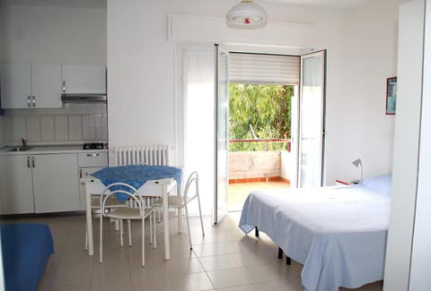 Photo of the whole room, Dining area, Bedroom