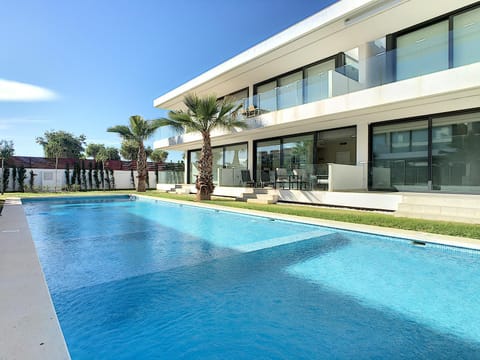 Property building, Swimming pool, Swimming pool