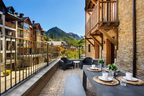 Facade/entrance, Balcony/Terrace