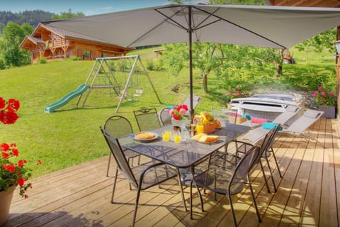 Spring, Day, Garden, Hot Tub, Balcony/Terrace, Dining area, Garden view, sunbed