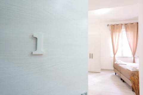 Bed, Photo of the whole room, Decorative detail, Bedroom, towels