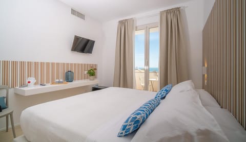 Bed, Photo of the whole room, Sea view