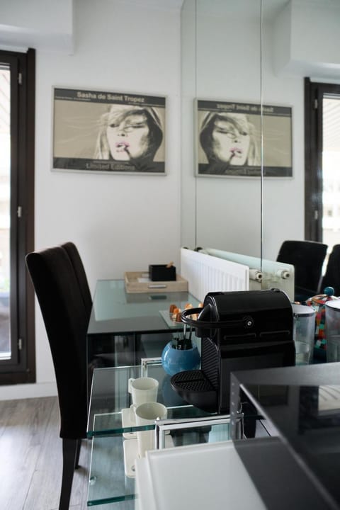 Beautiful modern fully furnished studio Apartment in Levallois-Perret