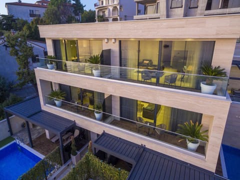 Facade/entrance, Swimming pool