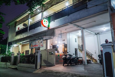 Property building, Facade/entrance, Night