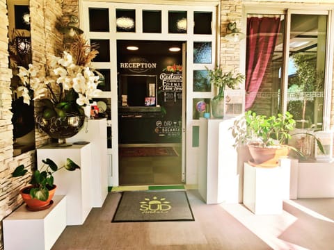 Day, Lobby or reception