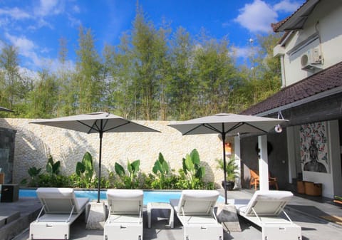 Property building, Swimming pool