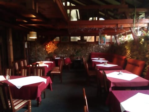 Restaurant/places to eat, Banquet/Function facilities