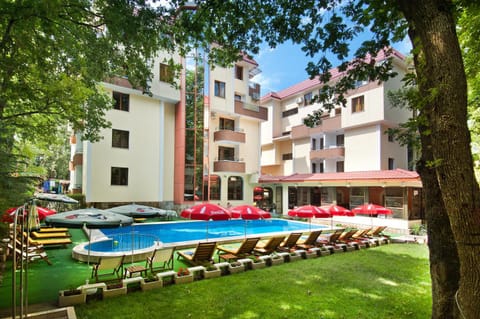Property building, Day, On site, Pool view, Swimming pool