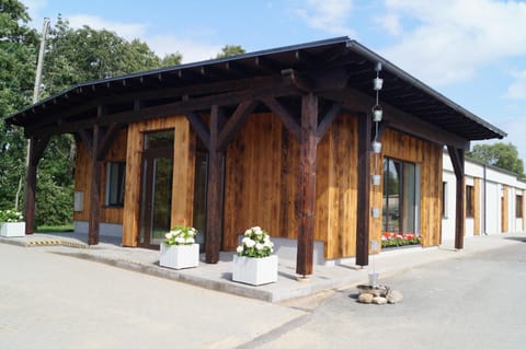 Property building, Restaurant/places to eat, Facade/entrance, Day, Summer, On site, Street view
