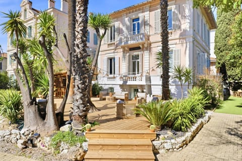 Property building, Spring, Day, Garden, Garden view