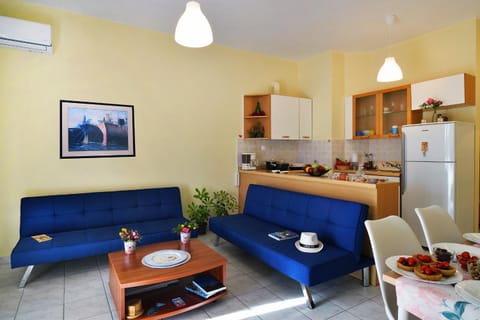 Coffee/tea facilities, Kitchen or kitchenette, Living room, Seating area, Dining area, oven, pet friendly, stove