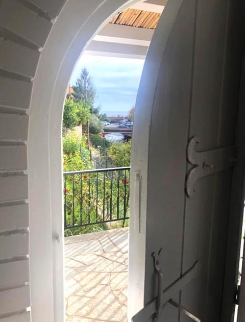 Facade/entrance, Sea view