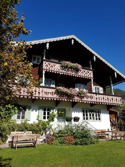 Villa Zeppelin - App Bergkristall Apartment in Salzburgerland