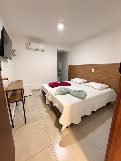 Bed, TV and multimedia, Photo of the whole room, Bedroom, air conditioner