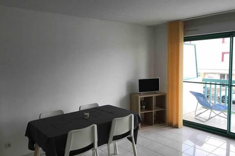 Communal lounge/ TV room, TV and multimedia, Balcony/Terrace, Dining area