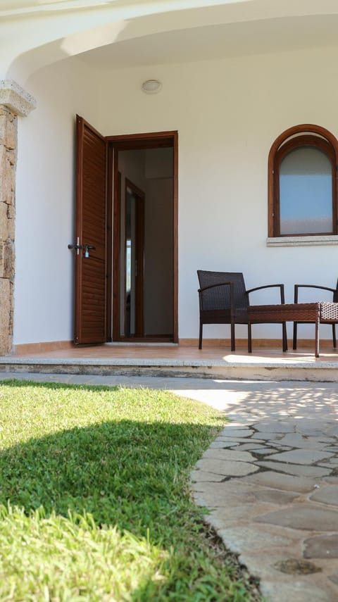 Patio, Facade/entrance, Garden