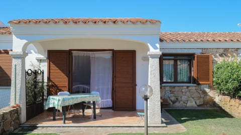 Facade/entrance, Garden, Balcony/Terrace