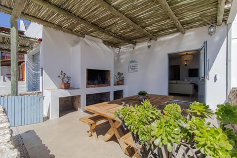 Patio, BBQ facilities