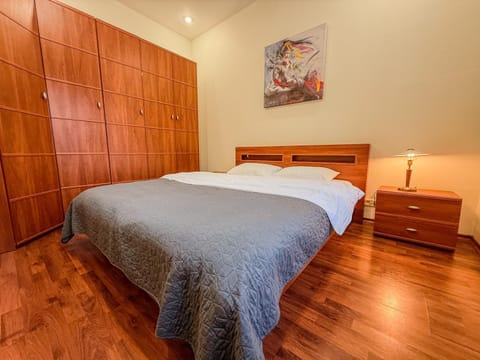 Bed, Photo of the whole room, Decorative detail, Bedroom, wardrobe