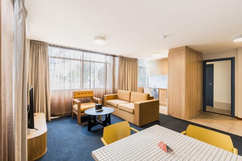 Living room, Seating area, kitchen