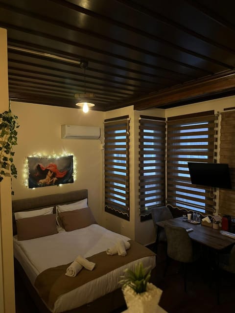 Living room, Bedroom, Street view, Family, Family, Family