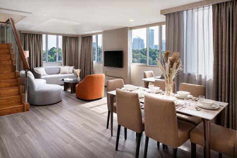 Communal lounge/ TV room, TV and multimedia, Living room, Seating area, Dining area