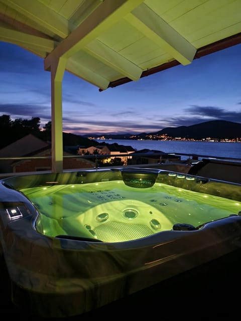 Luxury Apartments Silva with sea view Apartment hotel in Okrug Gornji