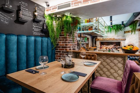 Property building, Restaurant/places to eat, Breakfast