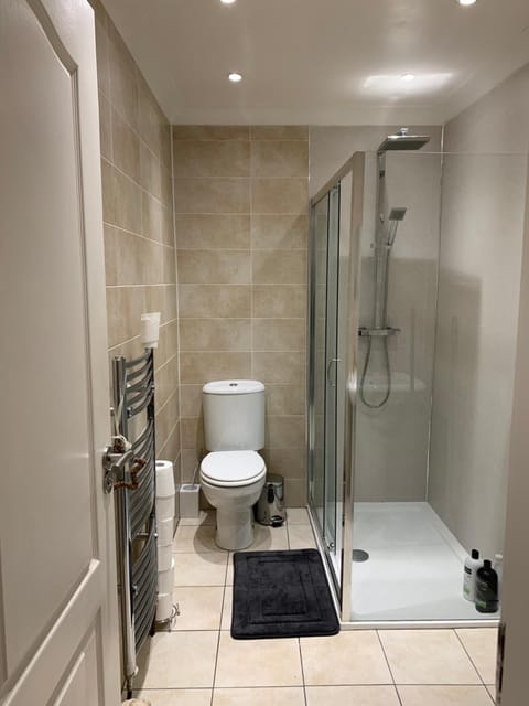 Dunfermline GF flat, 5 min walk to Train St. and High St. Apartment in Dunfermline