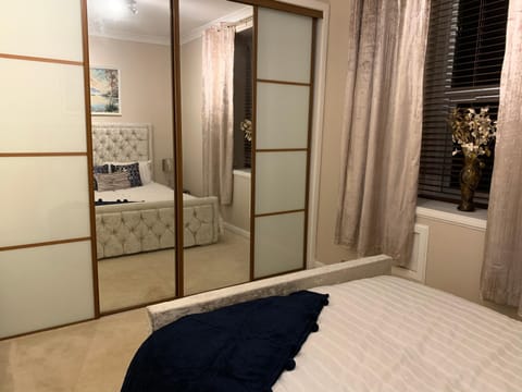 Dunfermline GF flat, 5 min walk to Train St. and High St. Apartment in Dunfermline