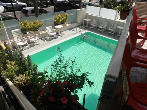 Swimming pool, Swimming pool