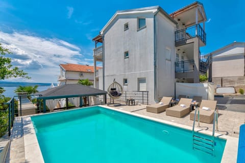 Property building, Pool view, Swimming pool, Swimming pool, sunbed