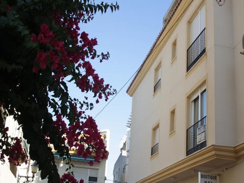 Facade/entrance, Off site