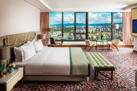 Bedroom, City view, Landmark view, Mountain view