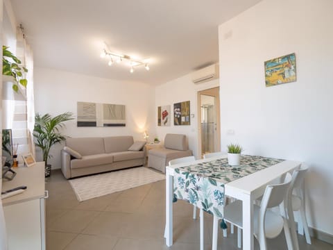 Living room, Photo of the whole room, Seating area, Dining area