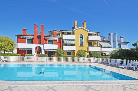 Property building, Swimming pool, Swimming pool