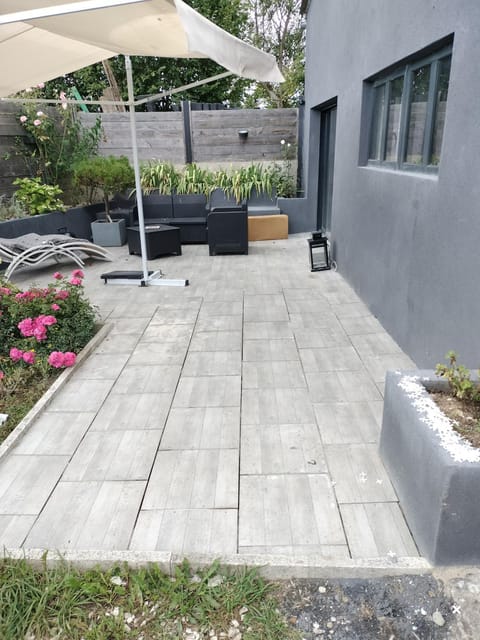 4MIN ORLEANS APPT 1CHB PLEIN AU CALME AVEC TERRASSE ET PARKING DEVANT Apartment in Centre-Val de Loire